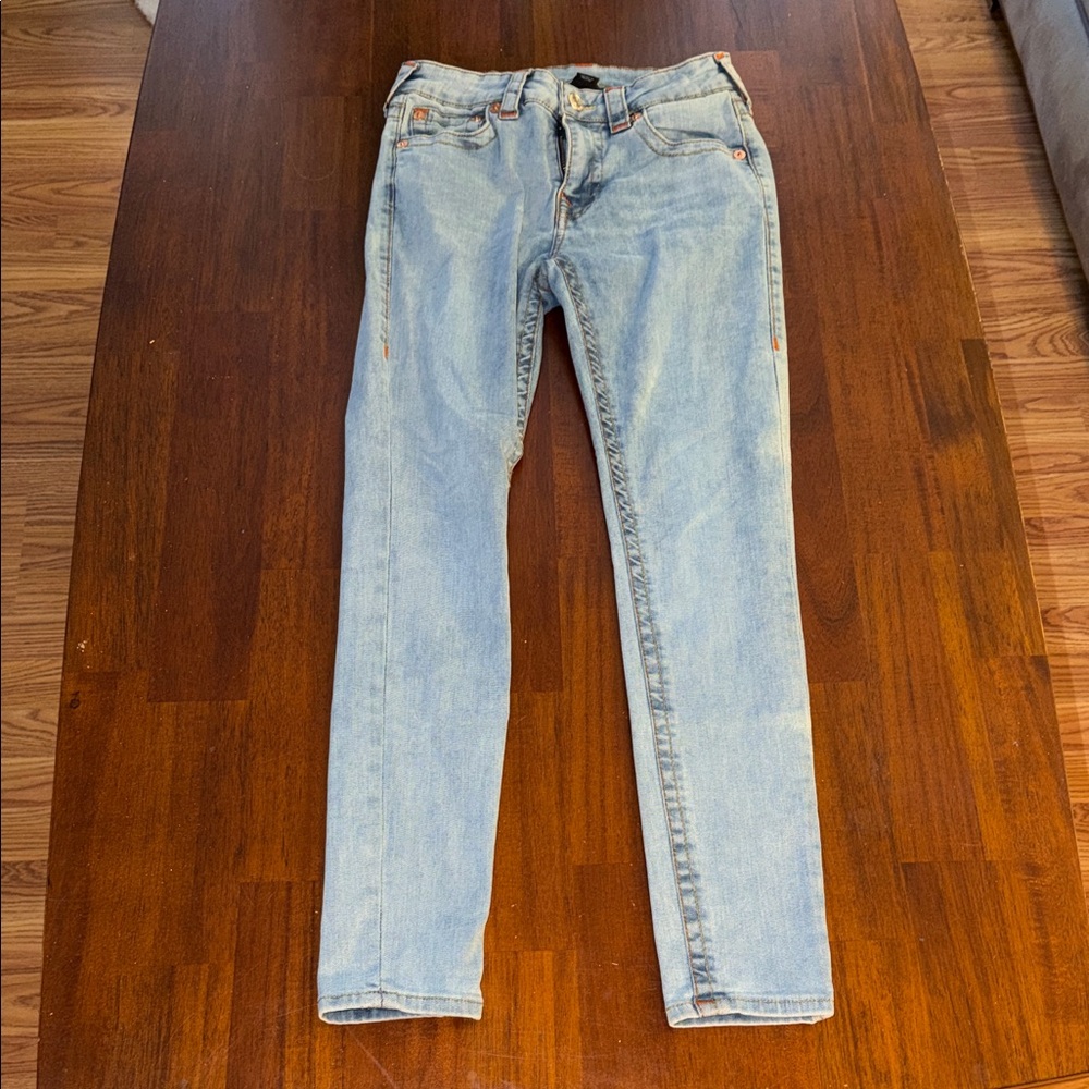 True Religion Ladies Jennie Curvy Mid-Rise Skinny Light blue wash jeans. Size 28